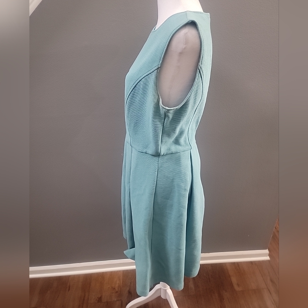 Boden Green Textured Pleated Fit Flare Midi Dress US 10L - Picture 2 of 6